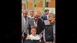 وزير التعليم يمازح طفلًا في افتتاح مدرسة ببنها (7)