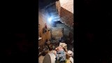 منزل آيل للسقوط يهدد حياة أسرة بالمنيا