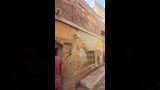 منزل آيل للسقوط يهدد حياة أسرة بالمنيا