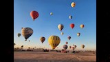 تأجيل استئناف رحلات البالون الطائر بالأقصر بسبب الأحوال الجوية (3)