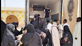 إقبال السيدات على المنافذ المتنقلة لمهرجان التسوق 