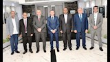 المحافظ مع مسؤلى جهات تطوير الحديقة النباتية
