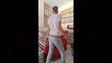 المتهم وفي يده الكرباج