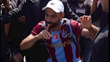 بالفيديو.. صلاح يقود هتاف جماهير طرابزون التركي