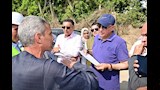 شكوى مواطن بالمستندات توقف وزير الري خلال جولته بالقليوبية (3)