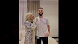 محمد صلاح وشقيقتة (3)