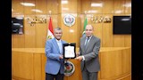 محافظ المنيا يكرم وكيل الصحة السابق ويهنئ الجديد (1)