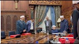 الطفل أنس مع شيخ الأزهر  (4)