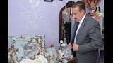 محافظ بورسعيد خلال زيارته المواطن٣
