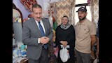 محافظ بورسعيد مع اسرة المواطن