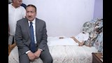 محافظ بورسعيد خلال زيارته المواطن ١