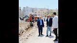 معدات الحفر تعمل بالموقع لانشاء السور