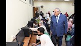 نائب رئيس عين شمس يتفقد معامل التنسيق الإلكتروني (1)