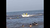 زحام كبير على شاطئ جمصة (3)
