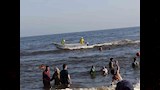 زحام كبير على شاطئ جمصة (5)