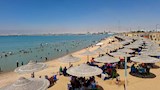 شاطئ السوايسة قبلة الأسر في العطلات