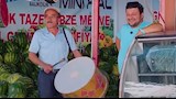 مشجع بشكتاش يفي بوعده ويوزع نصف طن بطيخ بعد انتقال صلاح لطرابزون.. ما القصة؟