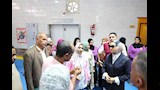محافظ الوادي الجديد تتفقد صالة تعبئة التمور بالخارجة