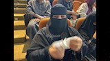 دموع سيدة بعد فوزها بالحج