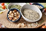 منقوعة أم محمصة أم نيئة.. ما هى الطريقة الصحيحة لتناول البذور؟