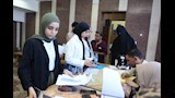 رئيس جامعة المنيا يتفقد الكشوفات الطبية للطلاب الجدد  (3)