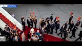 السيسي وقرينته يستقبلان الرئيس الصيني وقرينته بمطار القاهرة (15)