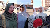بالورود.. المعلمون يستقبلون مديرة مدرسة القليوبية بعد تكريمها من وزير التعليم -فيديو  