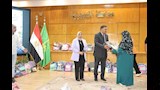 محافظ القليوبية يسلّم المستلزمات المدرسية للأسر الأولى بالرعاية (8)