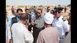 محافظ سوهاج مع الأهالي