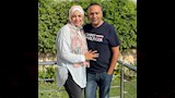 محمود عبد المغني مع زوجته