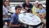 محمود عبد المغني مع عائلته