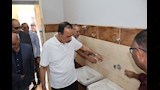 محافظ سوهاج يتفقد مرافق المدارس