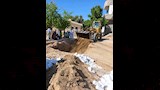ردم حفرة تهدد المدافن بقرية السرارية في سمالوط (3)