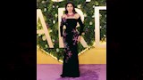 المخمل الأسود يضفي لمسة فاخرة على إطلالة ياسمين.