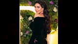 المخمل الأسود يضفي لمسة فاخرة على إطلالة ياسمين.