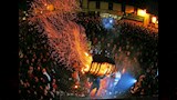 10 مسابقات غريبة تقام حول العالم.. بينها حمل الزوجات (صور)