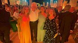 إلهام شاهين برفقة يسرا وليلى علوي وحسين فهمي في حفل زفاف أحد الأصدقاء
