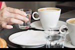 لعشاق القهوة- تناول هذا المشروب قبلها في الصباح        