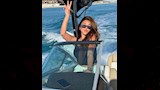 سارة سلامة تستمتع باجواء البحر (1)
