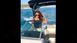 سارة سلامة تستمتع باجواء البحر (2)