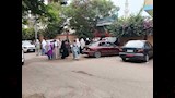 أولياء أمور القليوبية ينتظرون أبناءهم أمام المدارس في أول يوم دراسة (5)