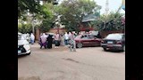 أولياء أمور القليوبية ينتظرون أبناءهم أمام المدارس في أول يوم دراسة (7)