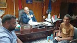 استجاب له فورًا.. مدير التأمين الصحي بأسوان ينهي إجراءات جراحة دقيقة لشاب من ذوي الهمم