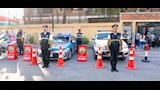 رجال الشرطة يساعدون الطلاب في عبور الشارع بالأقصر (6)