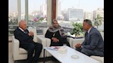 رحلتا عمرة تقديرًا لموقفهما.. نقيب المعلمين يكرم مديري مدرستي القليوبية