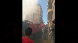 الدفع بعدد من سيارات الإطفاء