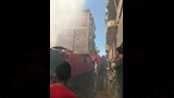 الدفع بعدد من سيارات الإطفاء