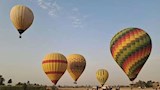 بدون سياح.. البالون الطائر يعود للتحليق في سماء الأقصر بعد غياب 3 أشهر