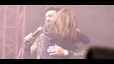 آخرهم رامي صبري.. نجوم تعرضوا للإحراج بسبب "المعجبات"