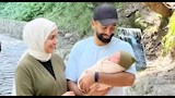 ما حقيقة الصورة المتداولة لمحمد صلاح وابنه ليل؟
